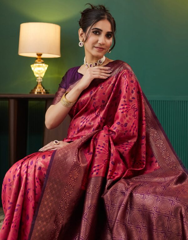Red Silk Blend Woven Woven Saree